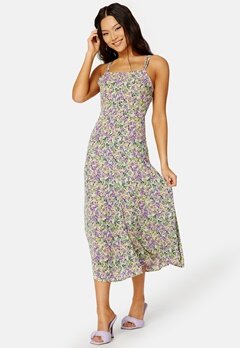 ONLY Gerda Life Strap Dress Diffused Orchid AOP:
 bubbleroom.no