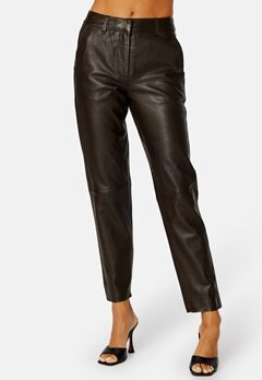 SELECTED FEMME Marie MW Leather Pants Java
 bubbleroom.no